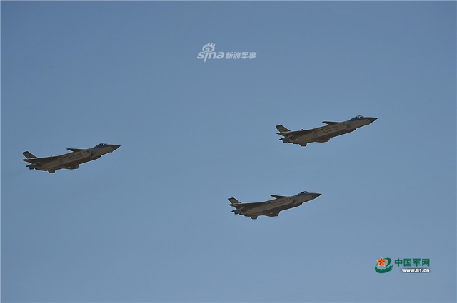 何时换装矢量航发？我歼20双机编队航展亮威风