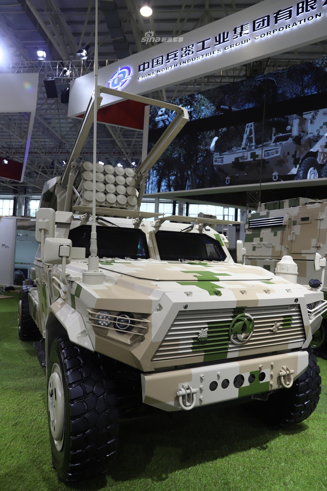 反舰导弹是常客!中国SR5模块化火箭炮展示制导弹药