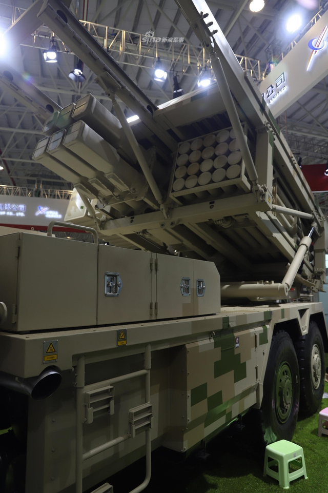 反舰导弹是常客!中国SR5模块化火箭炮展示制导弹药