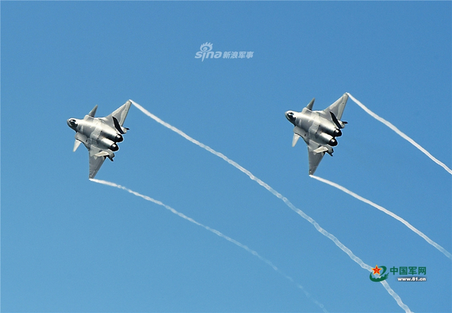 何时换装矢量航发？我歼20双机编队航展亮威风