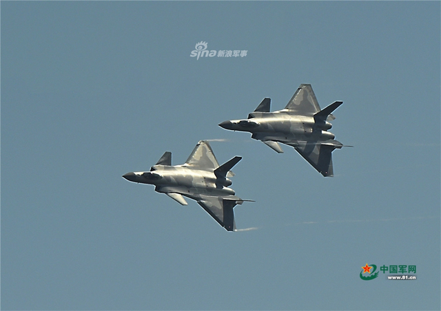 何时换装矢量航发？我歼20双机编队航展亮威风
