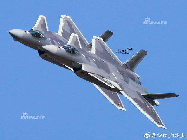 我歼20运20编队通场疑备战航展