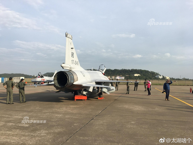 老朋友来捧场！巴铁空军枭龙战机抵达珠海机场