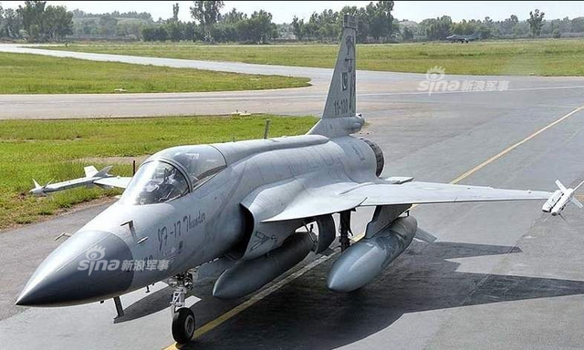 老朋友来捧场！巴铁空军枭龙战机抵达珠海机场