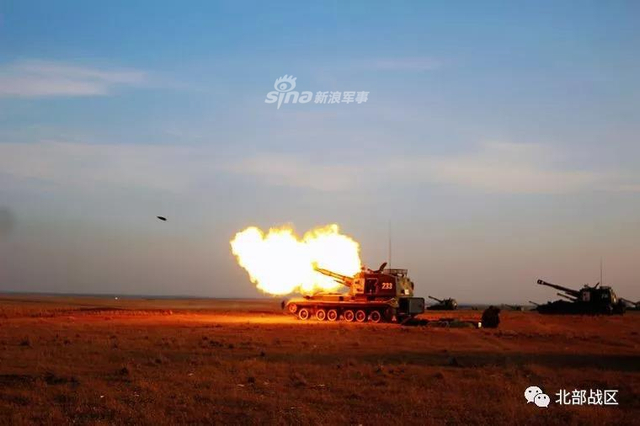 老少齐上阵！我陆军新老自行榴弹炮一同亮剑沙场