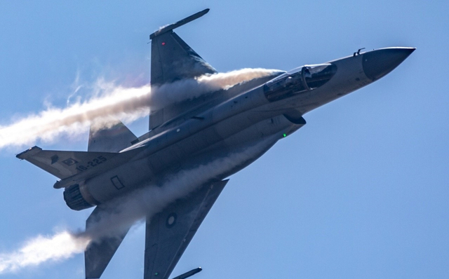 我军有自用款?枭龙换装全球首款风冷相控阵雷达曝光