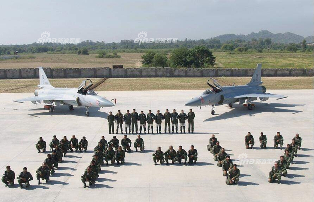 老朋友来捧场！巴铁空军枭龙战机抵达珠海机场