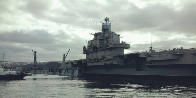 还拿什么和辽宁舰比?俄唯一航母大修中浮船坞沉没