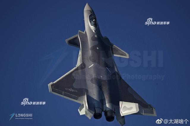 我空军歼20亮相珠海细节看个够