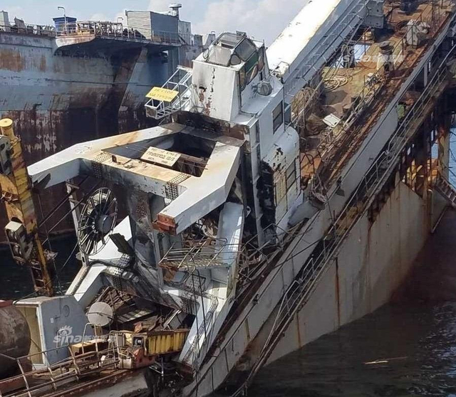 赶紧换中国货！俄远东船厂浮船坞突发事故断成两截