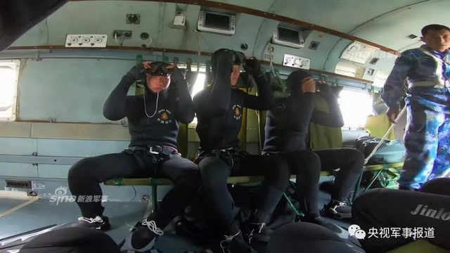 将来换装直20?中国海军蛙人搭乘直-8演练斩首行动