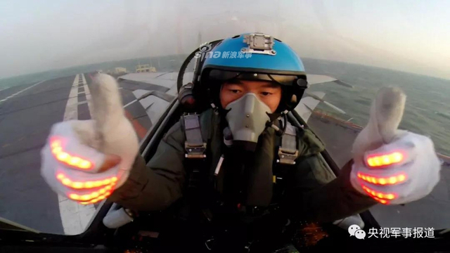 每个瞬间都值得铭记！回顾我歼15舰载机上舰6年历程