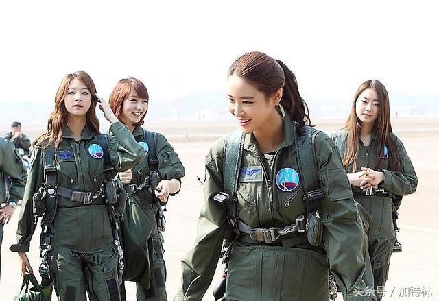 朝韩两军靓丽女兵大比拼