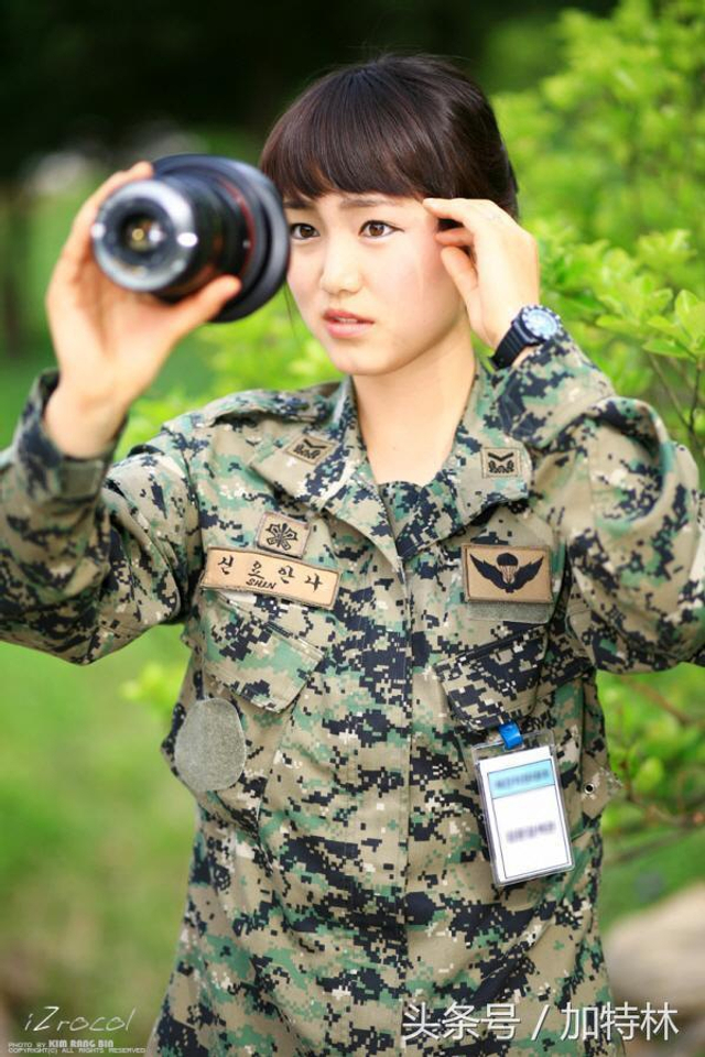风格截然不同:朝韩两军靓丽女兵大比拼