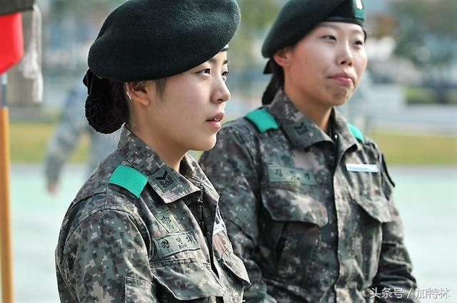 风格截然不同:朝韩两军靓丽女兵大比拼