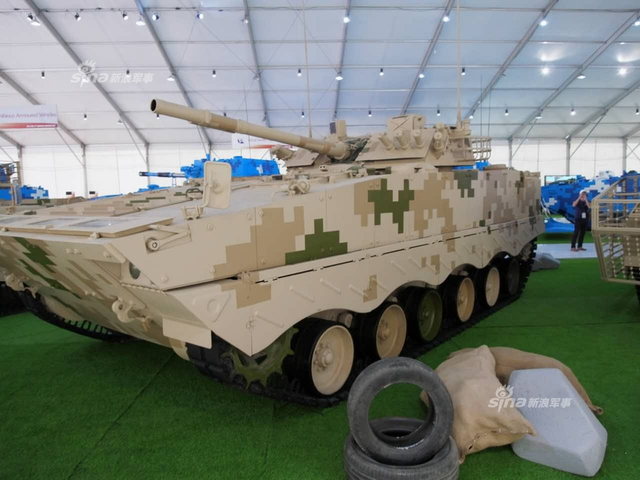 2017中国兵器装甲日：多款新型战车集中亮相