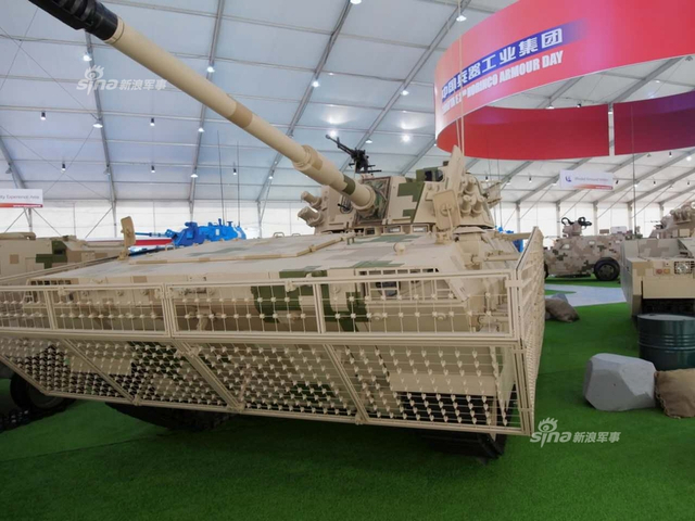 2017中国兵器装甲日：多款新型战车集中亮相