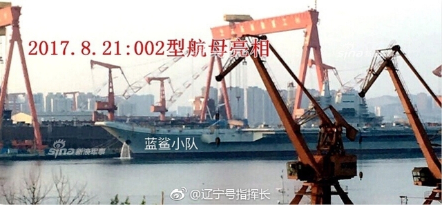 国产航母建造新动态：舰岛拉横幅将装新雷达