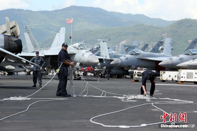 甲板停满战机：美航母携5000士兵南海演习后抵香港