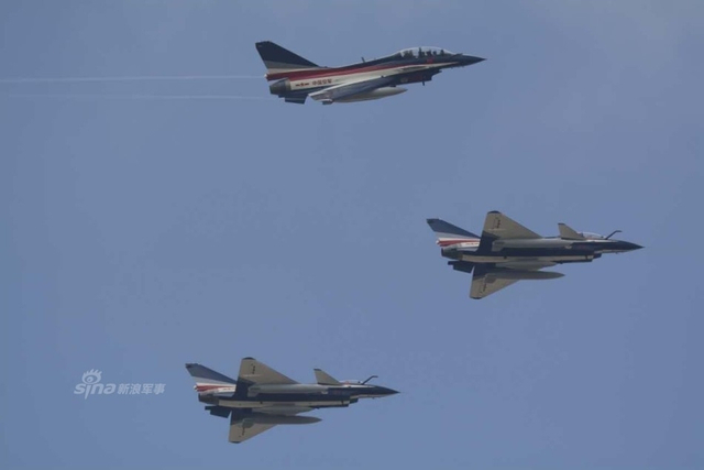 惊艳亮相!中国空军6架歼10战机在迪拜首秀