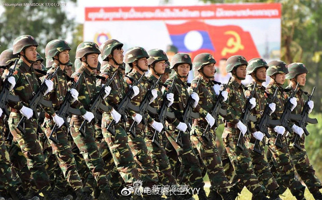 哪个更好用:中越步枪同时亮相老挝阅兵式彩排