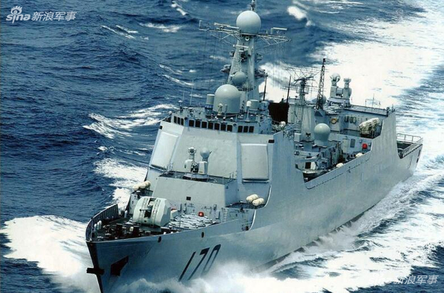 逼至零距离：中国战舰驱离闯南海美舰照片曝光