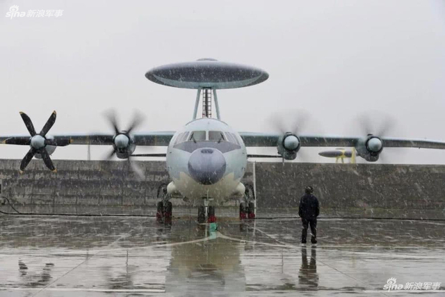 瑞雪兆丰年：中国空警500和高新机年底下饺子
