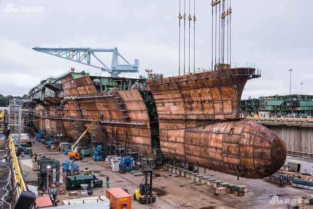 中国航母要抓紧:美军第2艘福特航母舰体完成合拢