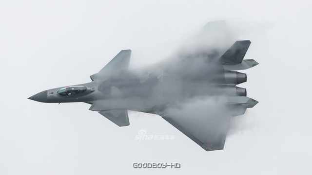 飞扬的黑丝带! 中国又一架歼20涂数码迷彩出厂试飞