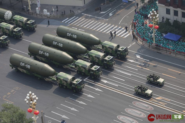 不一样的视角!俯拍国庆阅兵重磅武器装备