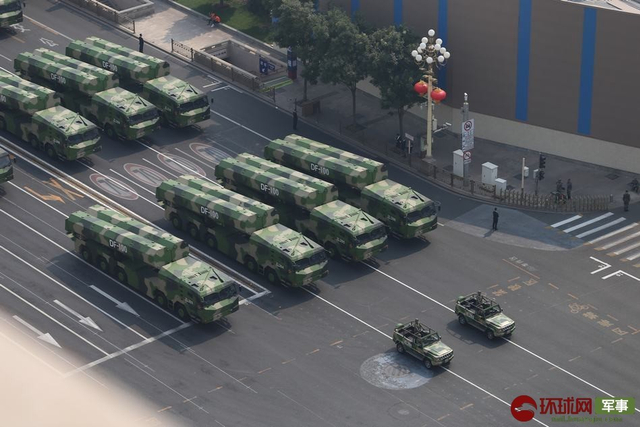 不一样的视角!俯拍国庆阅兵重磅武器装备