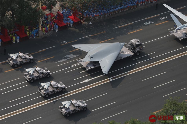 不一样的视角!俯拍国庆阅兵重磅武器装备