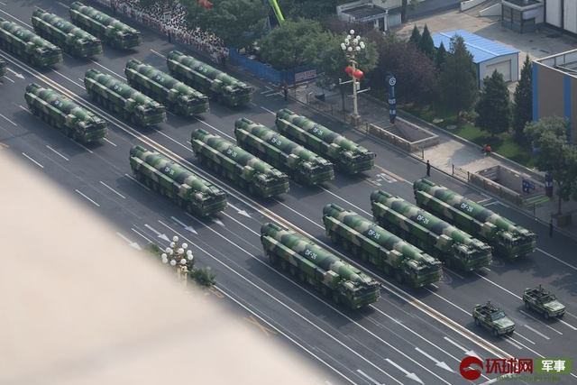 不一样的视角!俯拍国庆阅兵重磅武器装备