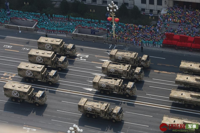 不一样的视角!俯拍国庆阅兵重磅武器装备