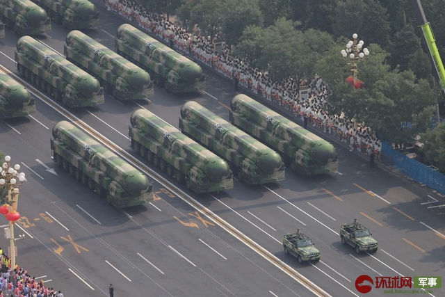 不一样的视角!俯拍国庆阅兵重磅武器装备