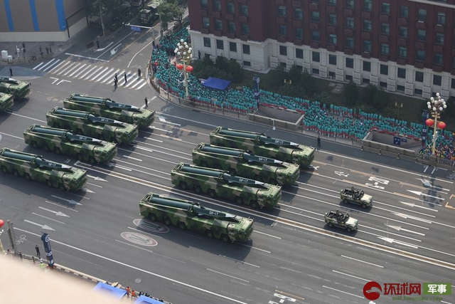 不一样的视角!俯拍国庆阅兵重磅武器装备