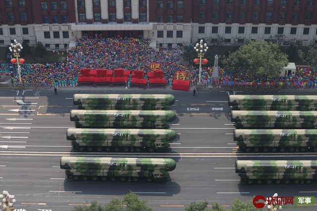 不一样的视角!俯拍国庆阅兵重磅武器装备