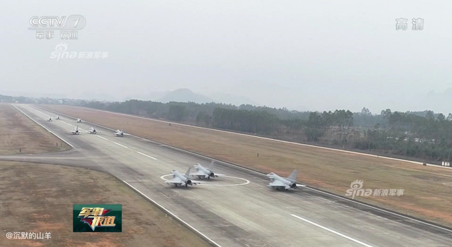 冲击力极强!中国空军歼10C也玩上“大象漫步”