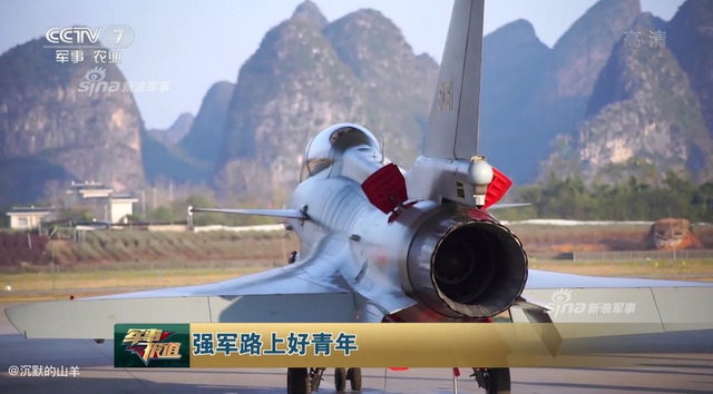 冲击力极强!中国空军歼10C也玩上“大象漫步”