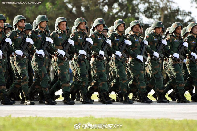 哪个更好用:中越步枪同时亮相老挝阅兵式彩排