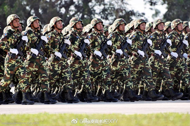 哪个更好用:中越步枪同时亮相老挝阅兵式彩排