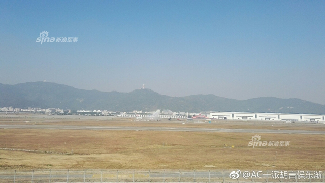 64分钟完美首飞：AG600大飞机成功着陆过水门