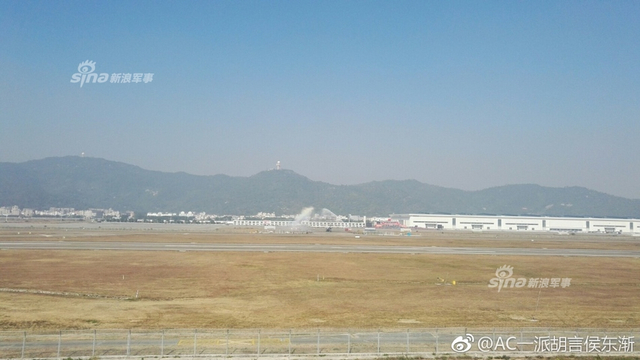 64分钟完美首飞：AG600大飞机成功着陆过水门