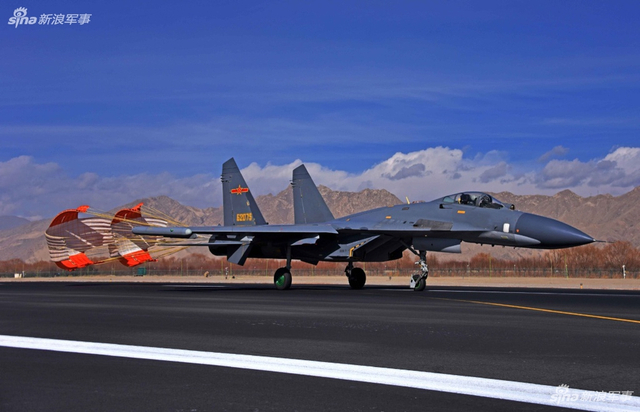 回击印度挑衅：中国空军歼10歼11高原空战演练
