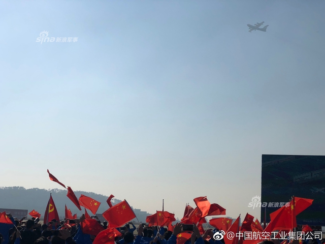 64分钟完美首飞：AG600大飞机成功着陆过水门