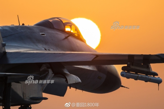 回击印度挑衅：中国空军歼10歼11高原空战演练