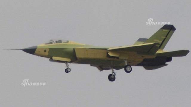 翼身一体成型：中国FC31战机总装画面罕见曝光