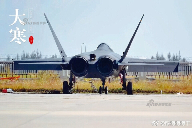 翼身一体成型：中国FC31战机总装画面罕见曝光