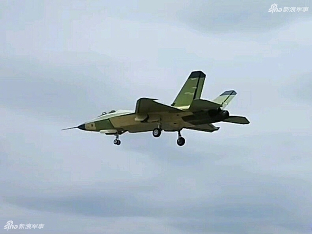 翼身一体成型：中国FC31战机总装画面罕见曝光