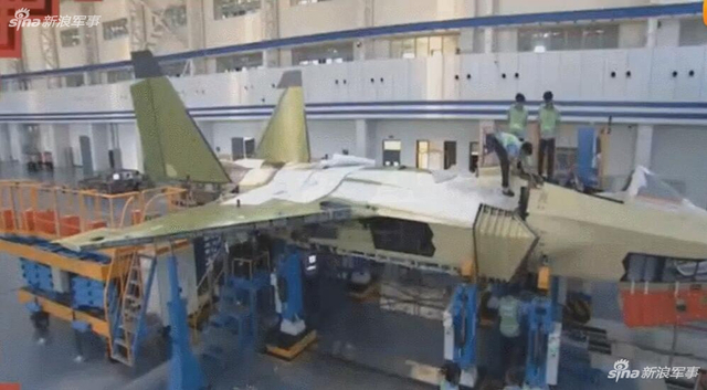 翼身一体成型：中国FC31战机总装画面罕见曝光